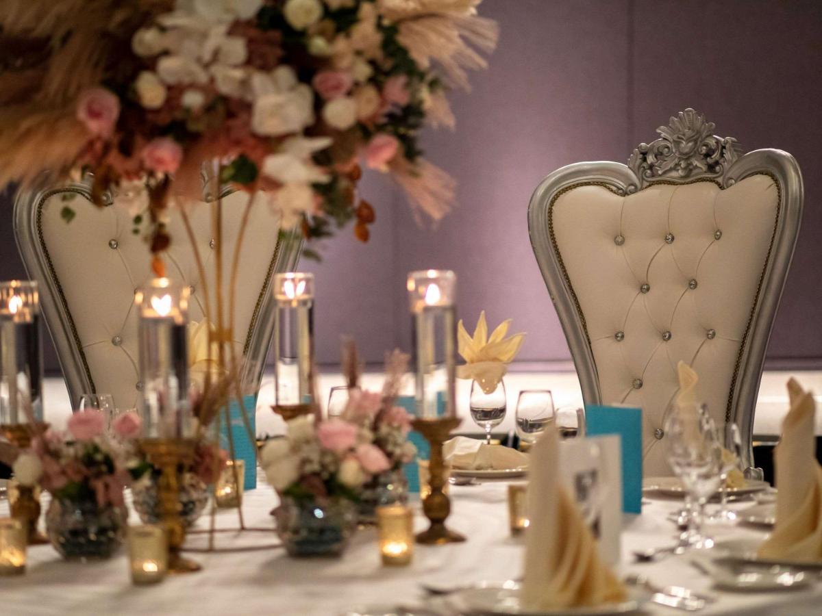 Hotel Sofitel Kuala Lumpur Damansara Esterno foto A table set for a wedding reception