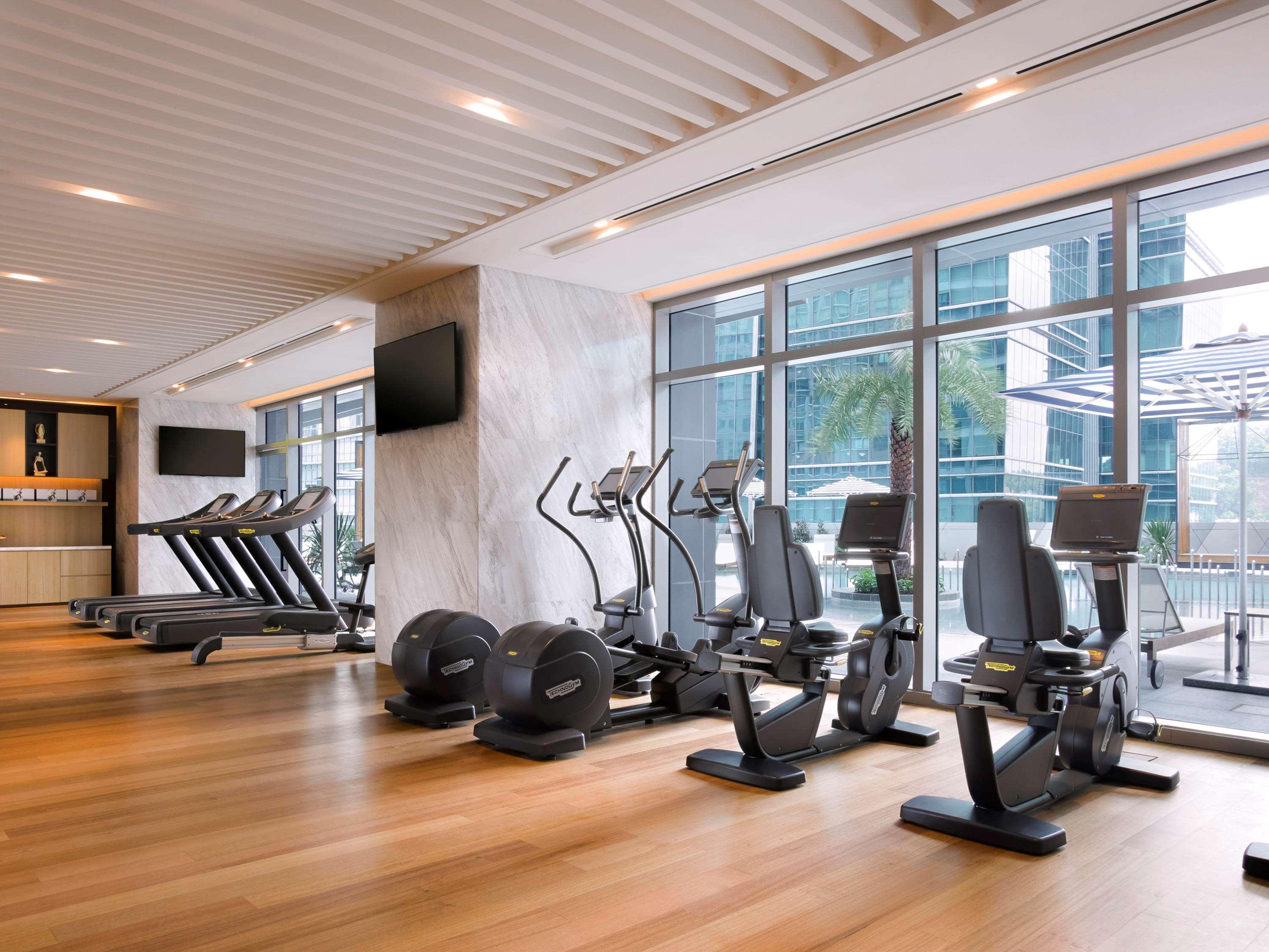 Hotel Sofitel Kuala Lumpur Damansara Esterno foto The gym at the hotel