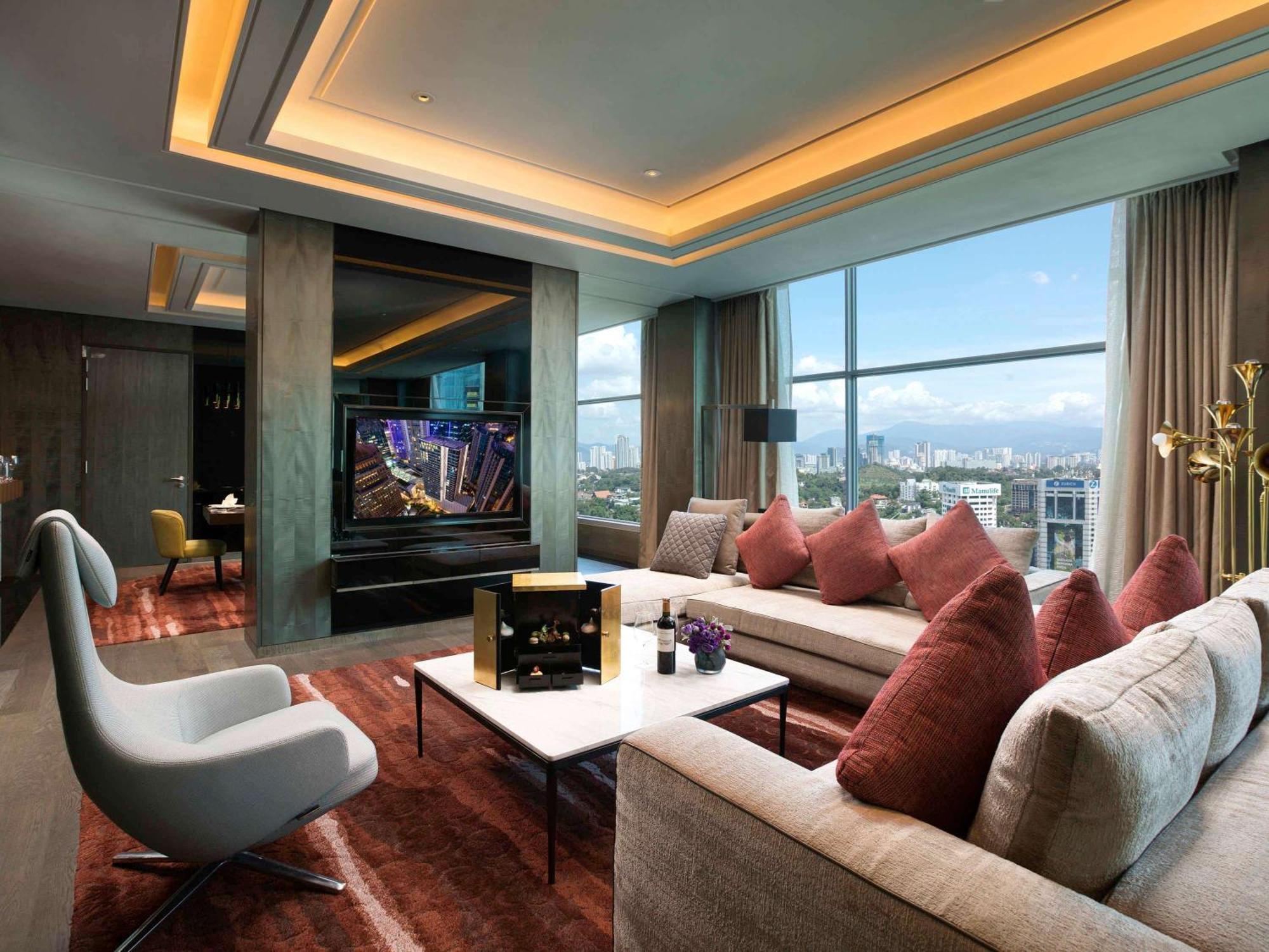 Hotel Sofitel Kuala Lumpur Damansara Esterno foto The living room of a suite at the hotel