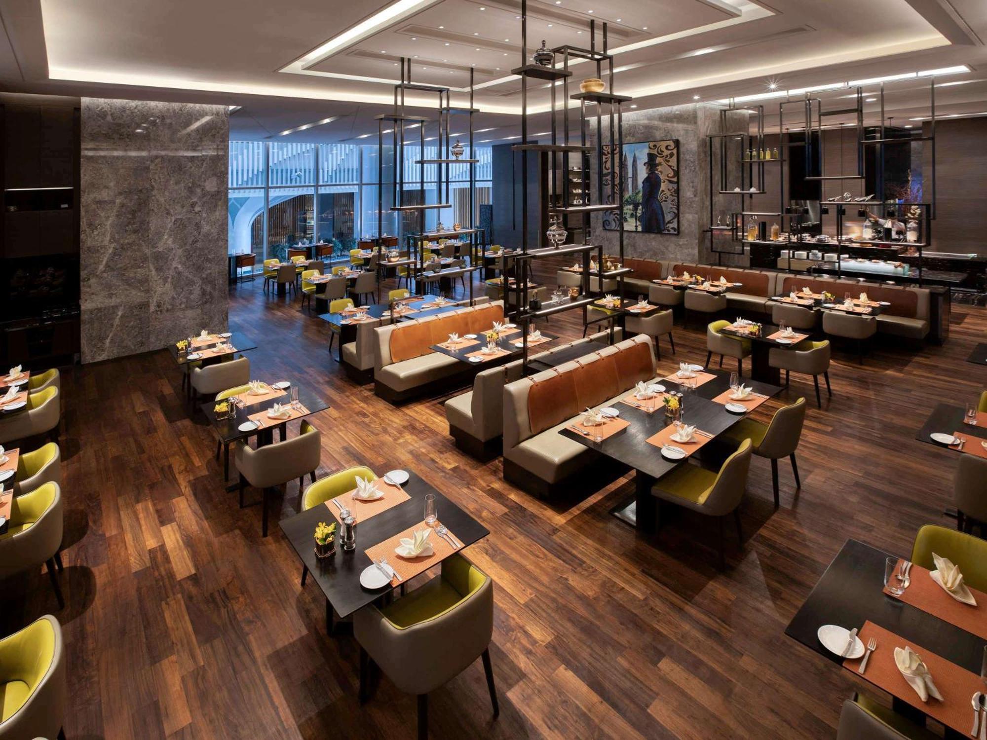 Hotel Sofitel Kuala Lumpur Damansara Esterno foto The restaurant